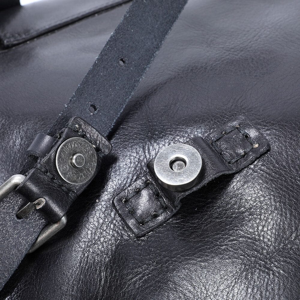 Kleiner schwarzer Lederrucksack | BODO