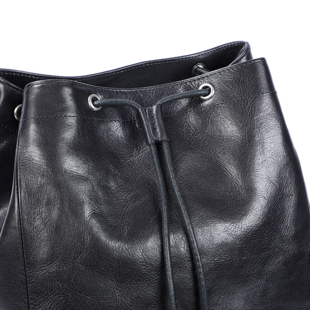 Kleiner schwarzer Lederrucksack | BODO