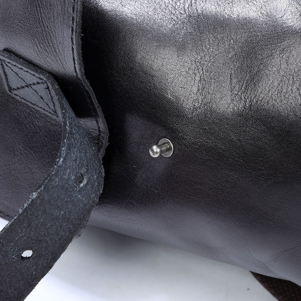 Kleiner schwarzer Lederrucksack | BODO